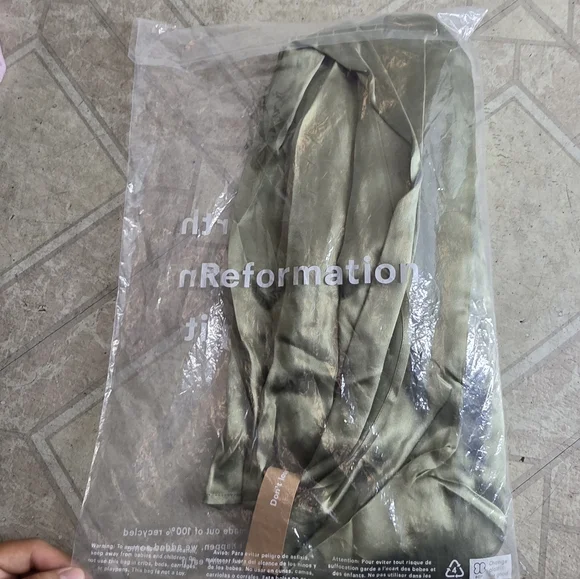 NWT Reformation Barrow Silk Dress in Artichoke Green Maxi Strapless - Picture 11 of 11